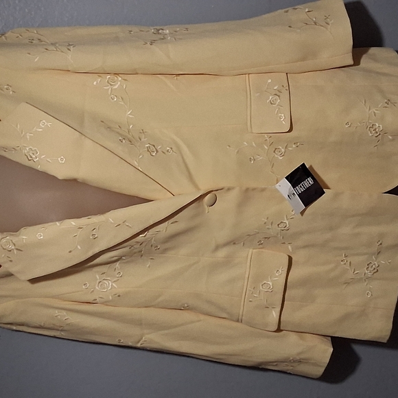 Together Cream Floral Embroidered Blazer - Picture 4 of 9